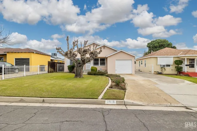 2416 Barnett St, Bakersfield, CA 93308