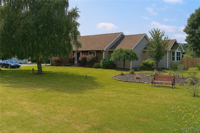 5774 Sweetland Rd, Stafford, NY 14143