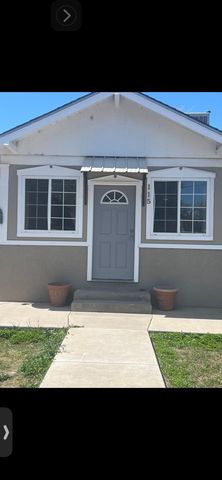 115 La Vega Dr SW, Albuquerque, NM 87105