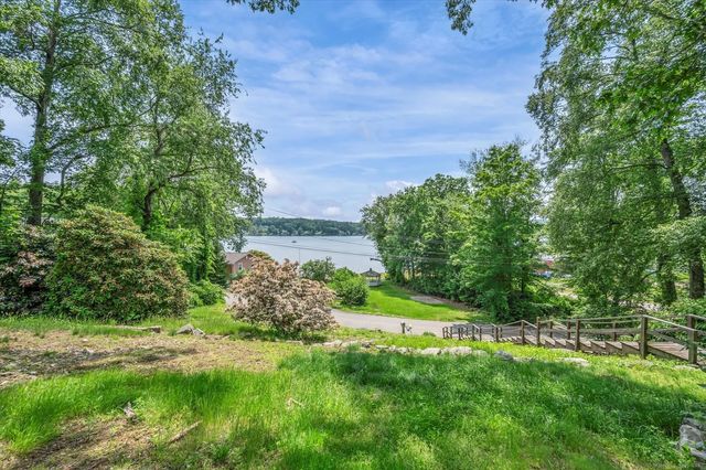 421 Hemlock Point Dr, Coventry, CT 06238