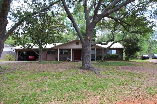 4106 Royal Ln, Nacogdoches, TX 75965