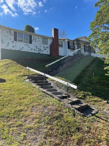 2083 Old Schoolhouse Ln, Viper, KY 41774