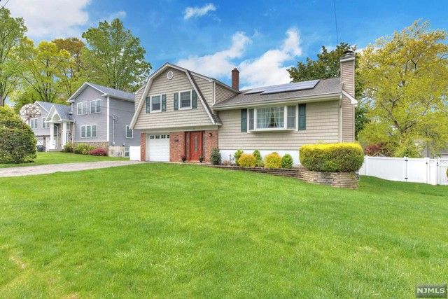 36 Valley Brook Dr, Emerson, NJ 07630