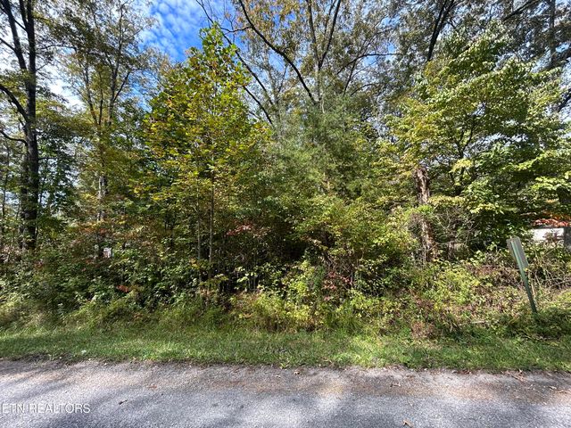 Hickory Dr, Crossville, TN 38571