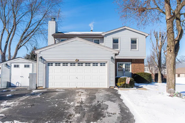 230 Ashley Ct, Roselle, IL 60172