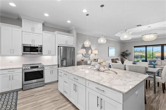 9673 Montelanico Loop #202, Naples, FL 34119