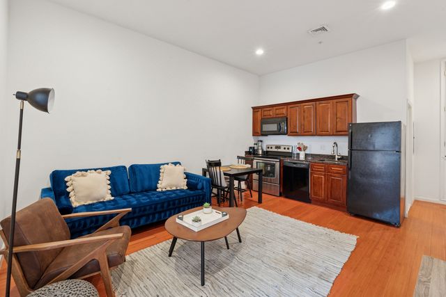 1204 Chestnut St #200, Philadelphia, PA 19107