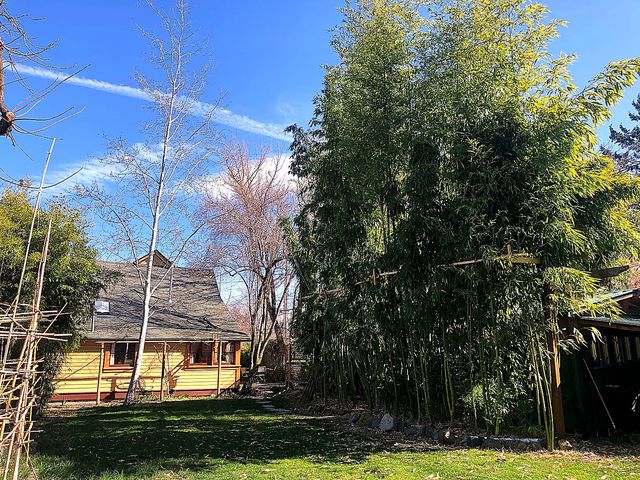 247 N  2nd St, Ashland, OR 97520