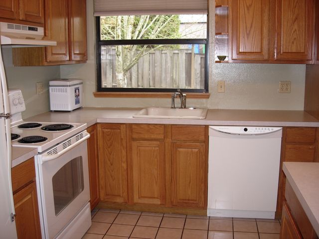 9610 SW 6th Ave, Portland, OR 97219