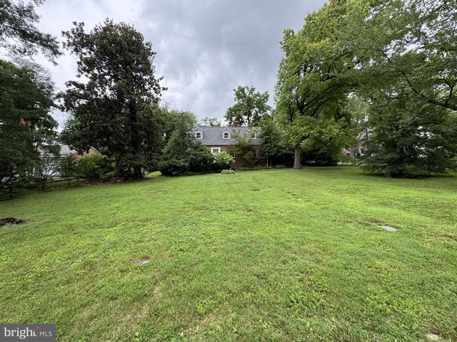 6420 Spring Ter, Falls Church, VA 22042