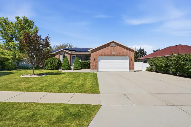 4684 W  Sunny Meadow Dr, South Jordan, UT 84009