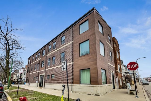 3701 W  Diversey Ave, Chicago, IL 60647