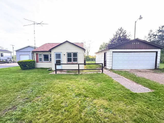 7430 Jones Rd, Jackson, MI 49201