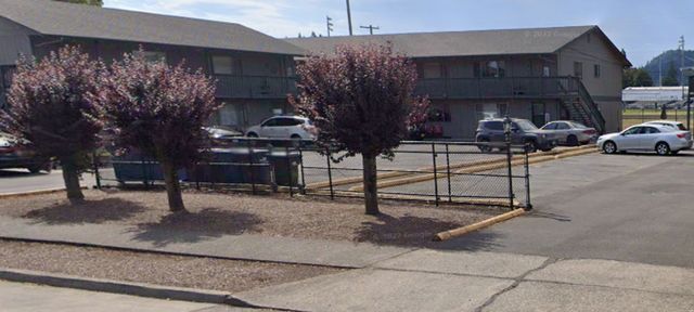 1017 J St #23, Springfield, OR 97477