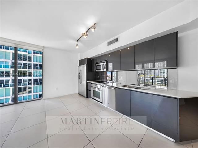 31 SE 6th St #CU-1402, Miami, FL 33131