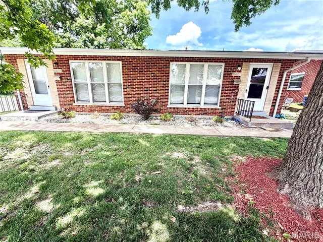 9421 Stansberry Ave, Saint Louis, MO 63134