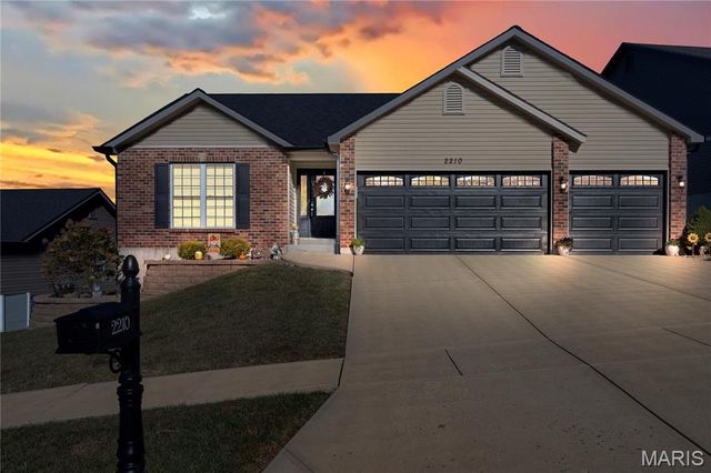 2210 Providence Park Ln, Herculaneum, MO 63048
