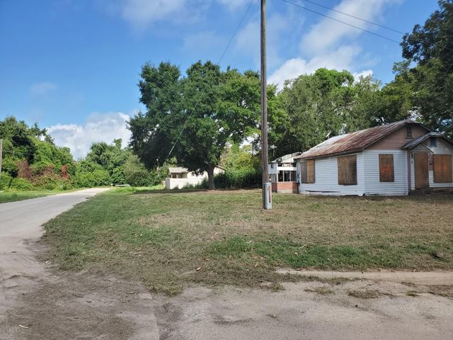 1145 6th St, Hempstead, TX 77445