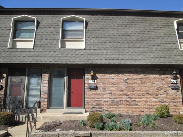 1210 Wicklow Rd #L, Ballwin, MO 63021