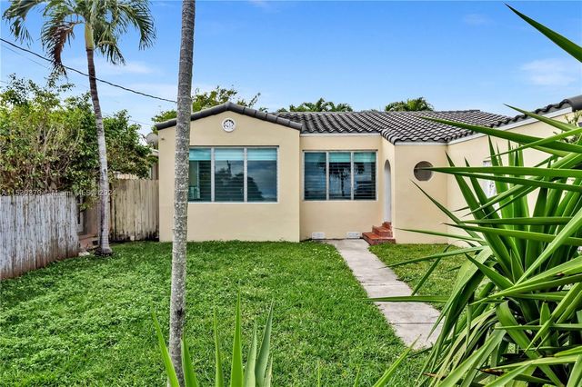 9572 Carlyle Ave, Surfside, FL 33154