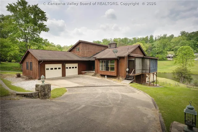 274 Pioneer Ln, Charleston, WV 25312