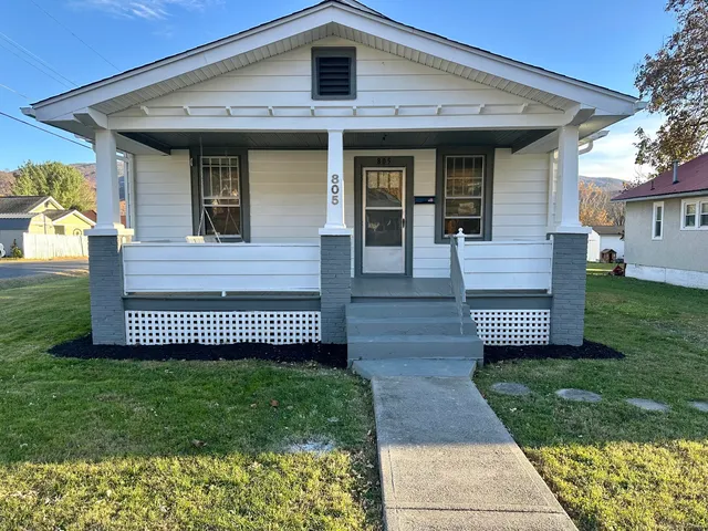 805 W  Jackson St, Covington, VA 24426