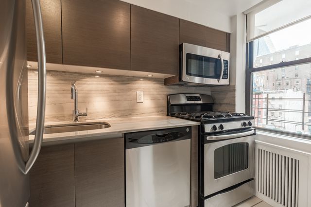108 W  15th St #5D, New York, NY 10011