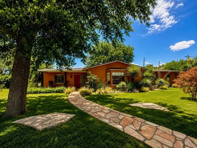 815 N  Plateau St, Marfa, TX 79843