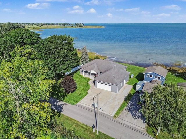 5871 Sandy Dr, Pinconning, MI 48650