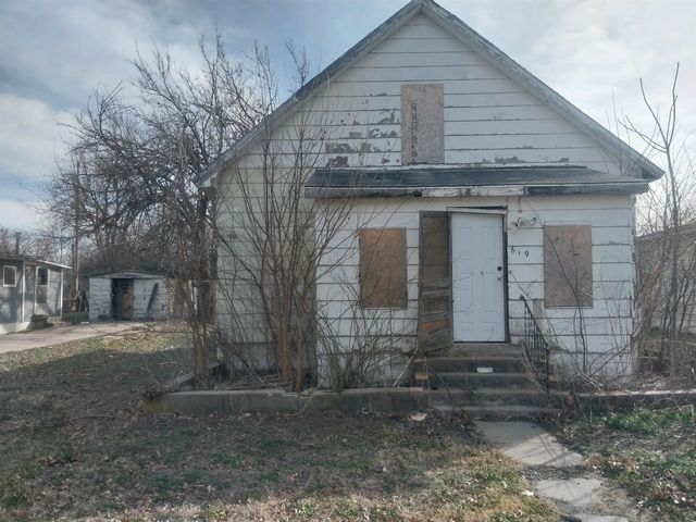 619 E  2nd Ave, Hutchinson, KS 67501