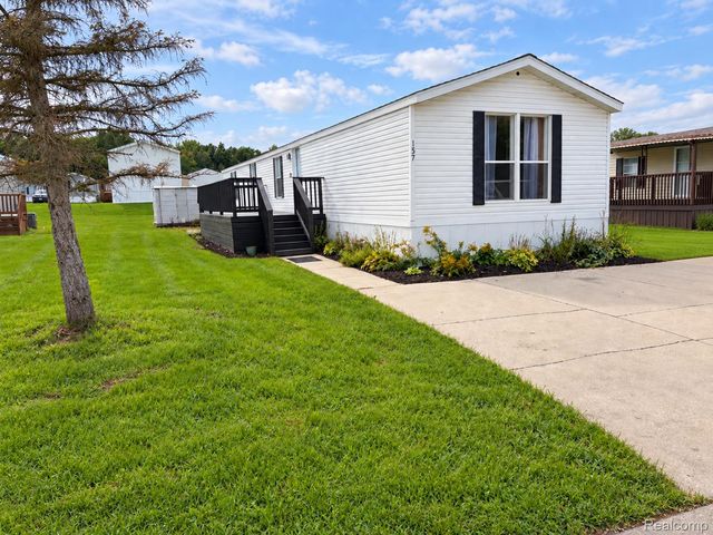 157 Pheasant Ln, Grand Blanc, MI 48439