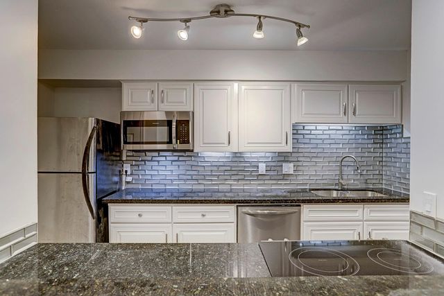 3131 Cummins St #63, Houston, TX 77027