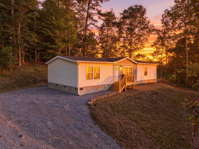 329 Loganberry Ln, Hayesville, NC 28904