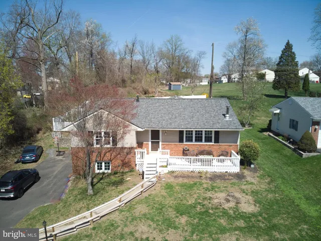 705 Overlook Dr, Warminster, PA 18974