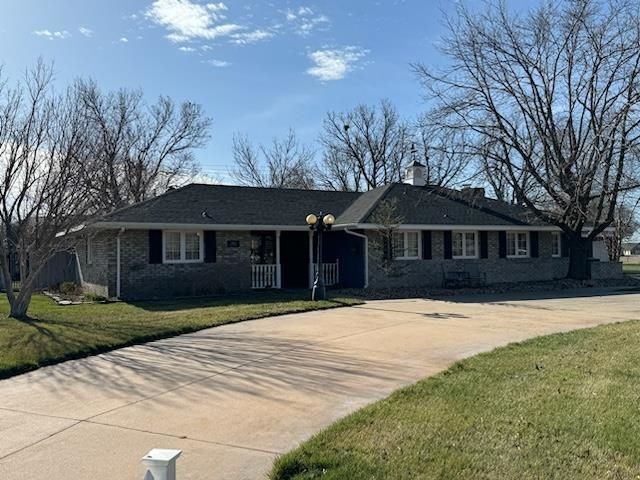 2412 Dove Ter, Great Bend, KS 67530