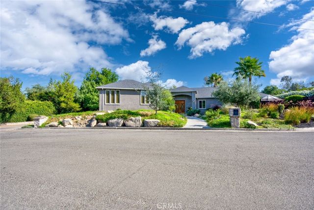 6190 Country Club Pl, Merced, CA 95340