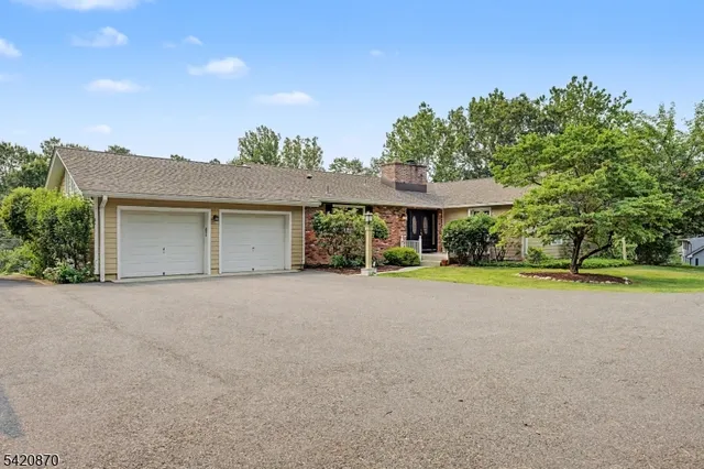 135 W Mountain Rd, Sparta, NJ 07871