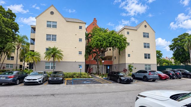 8255 Lake Dr #501, Doral, FL 33166