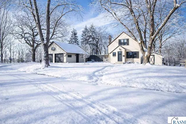 612 W  7th St, Mankato, MN 56001