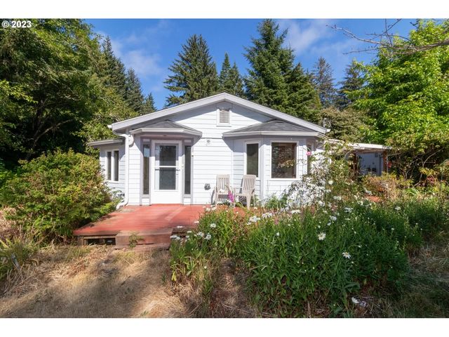 85599 Pine St, Florence, OR 97439