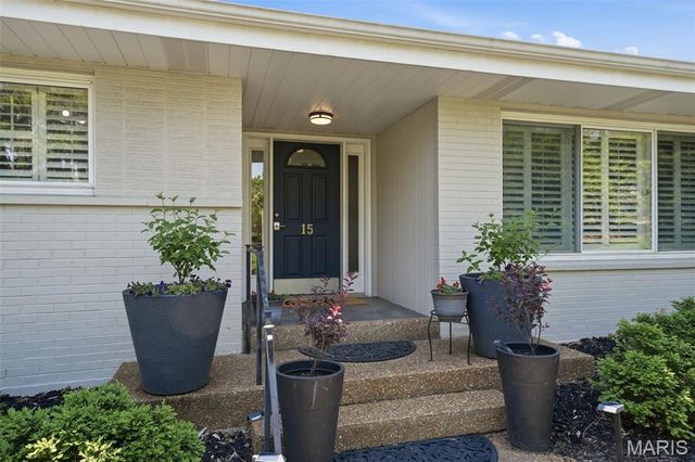 15 Glen Creek Ln, Saint Louis, MO 63124