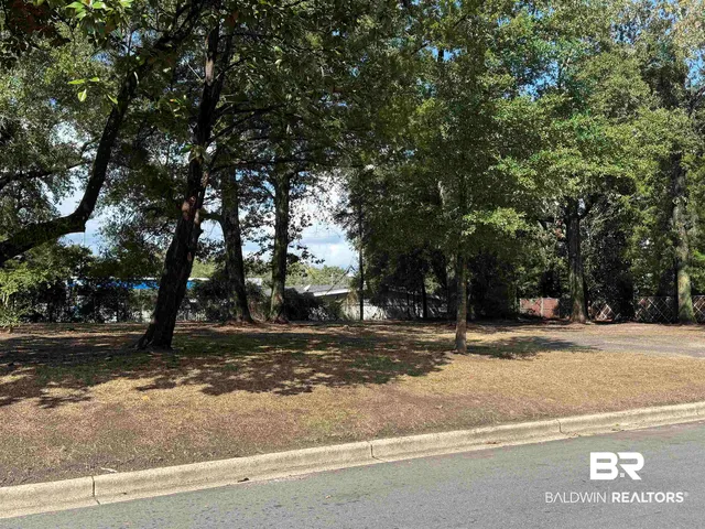 2450 Odette Ave, Mobile, AL 36605