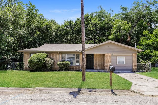 607 Dixon St, Cleburne, TX 76033