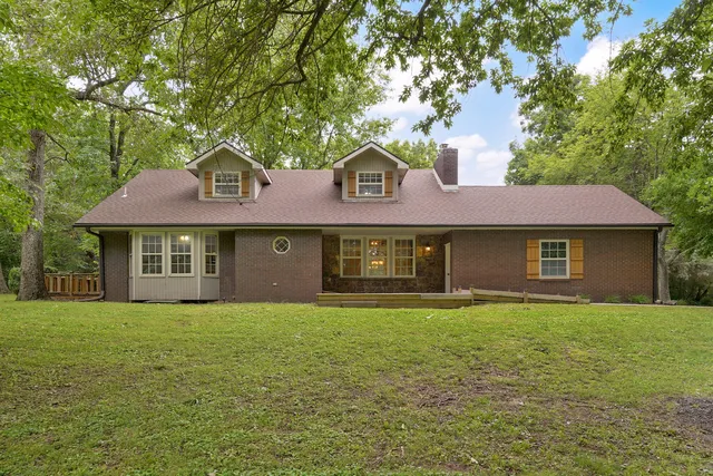9971 E Farm Road 104, Strafford, MO 65757