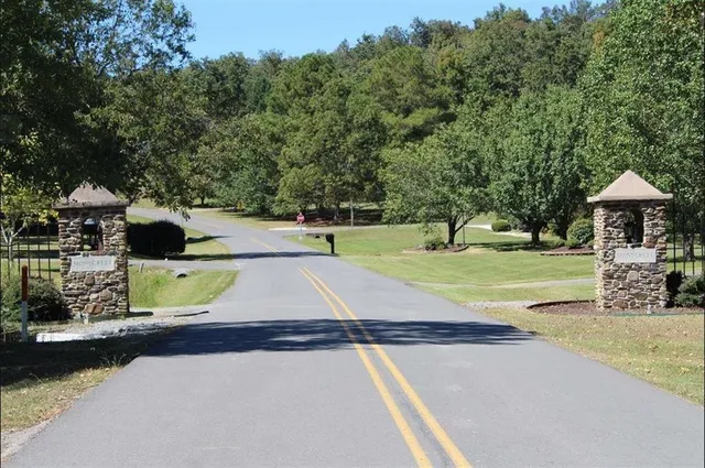10 N  Montcrest, Cullman, AL 35057