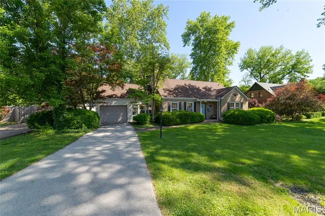 111 Royal Ave, Saint Louis, MO 63135