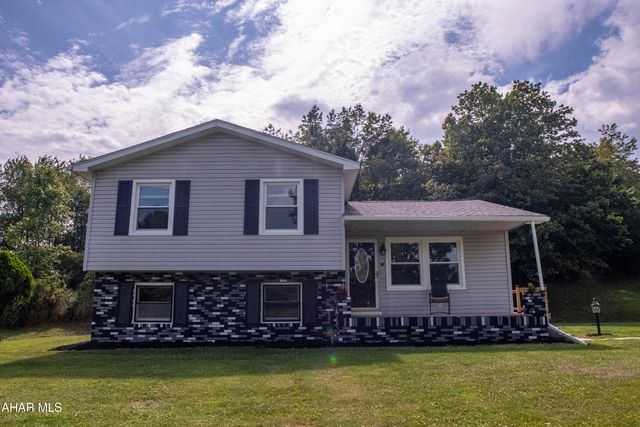 129 Feathers Ct, Claysburg, PA 16625