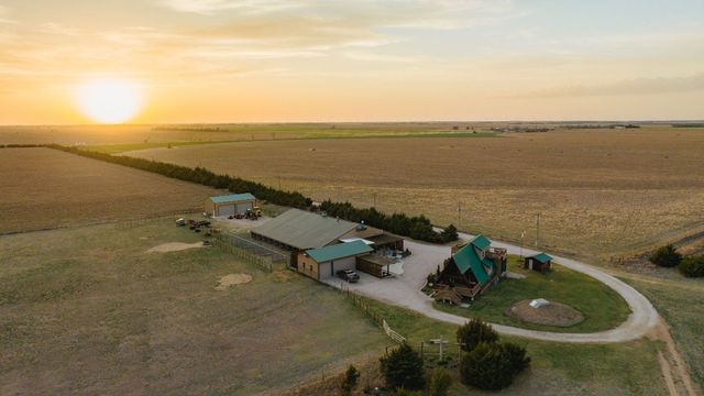 2286 20th Ave, Offerle, KS 67563