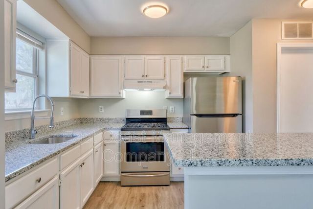2117 Brunt St, Baltimore, MD 21217