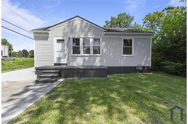 27334 Notre Dame St, Inkster, MI 48141